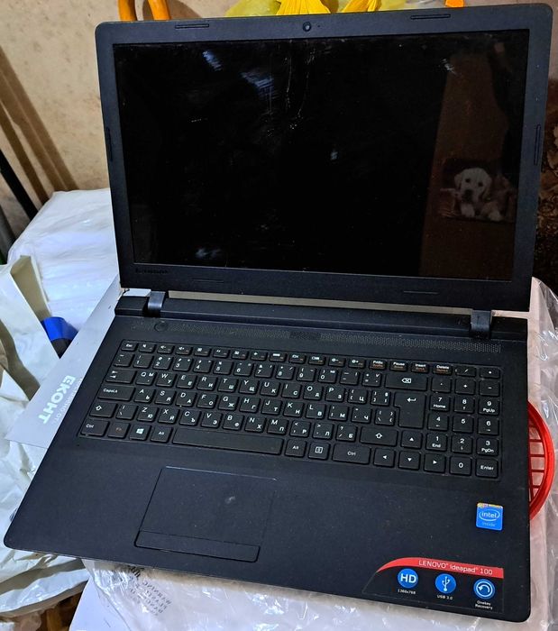 Лаптоп Lenovo за части .