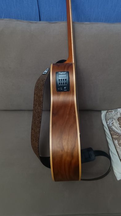 Акустическая гитара