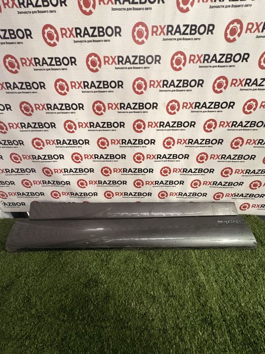 Пластиковый молдинг двери Toyota Venza (2009–2016)