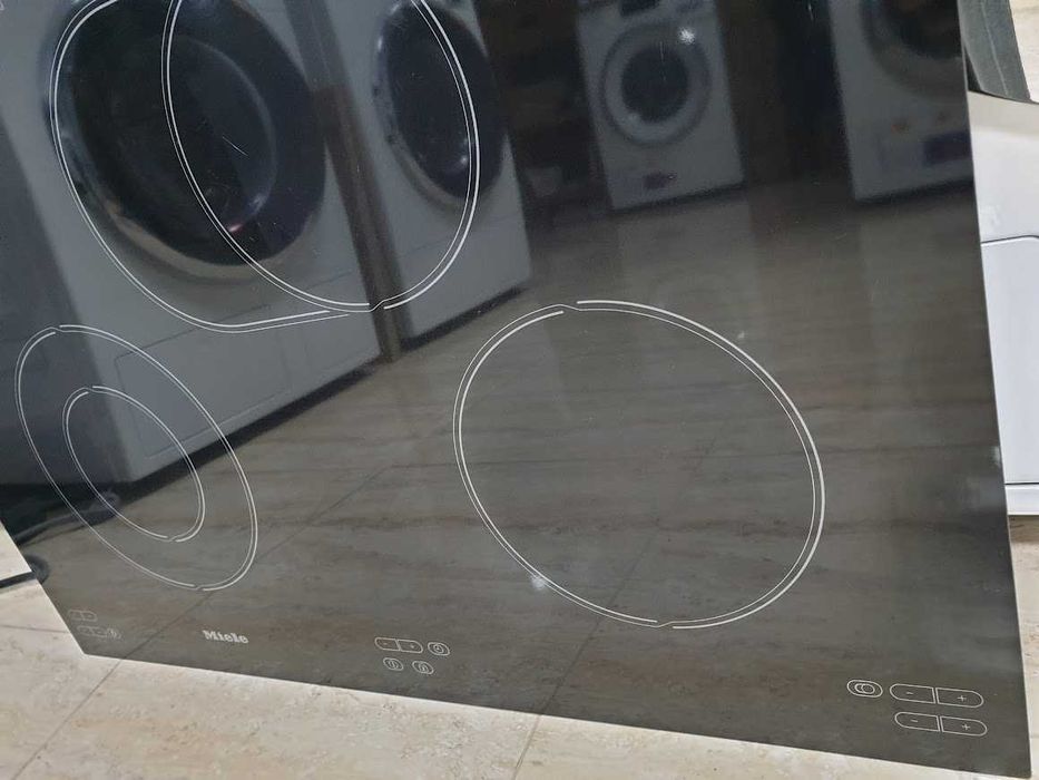 Miele KM552 - Керамичен Плот Котлони 4 зони за Вграждане Миеле