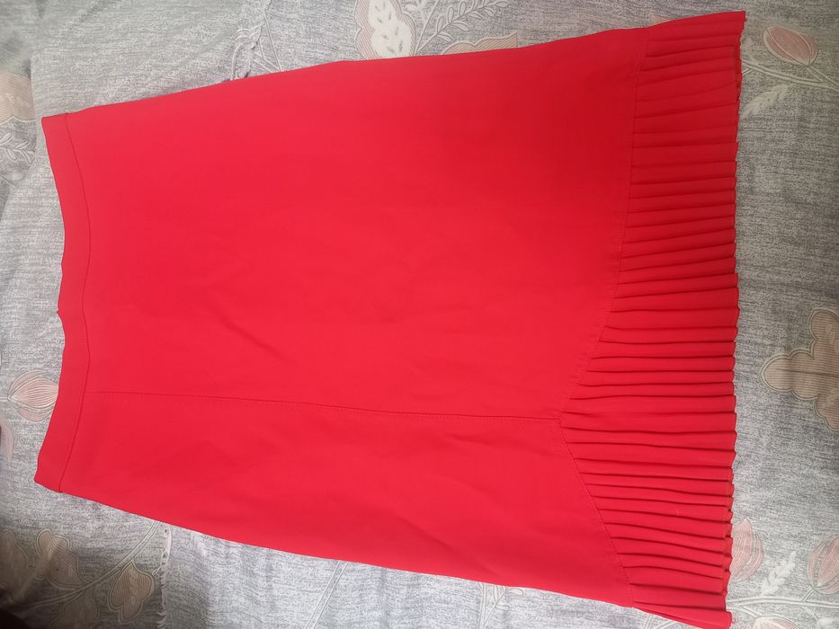 Костюм юбка. Кизил ва кук рангда. Размер xl.