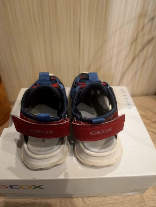 Полуотворени сандали за момче Geox  25 номер