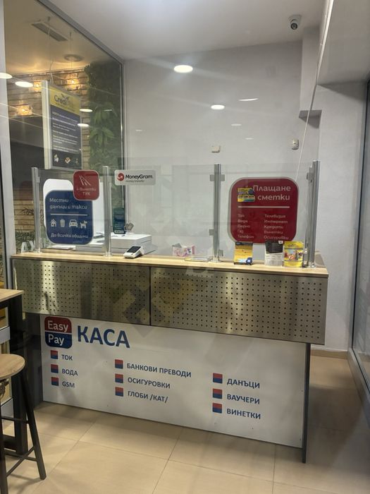 Изипей каса/бюро, оборуднвано