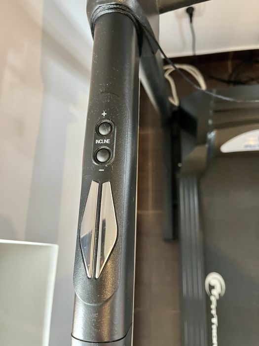 Banda alergare pliabila FitTronic D550, motor de 4 CP. Maxim 140KG