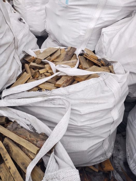 Дрова в мешках биг-бэг