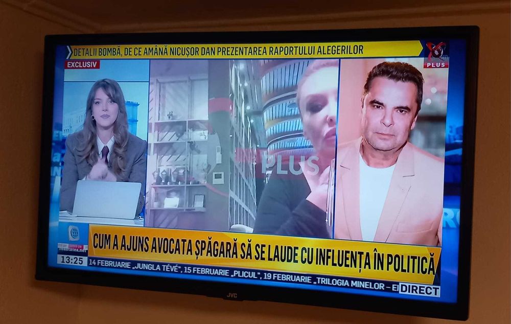 Televizor JVC smart cu telecomanda conform imagini anunt