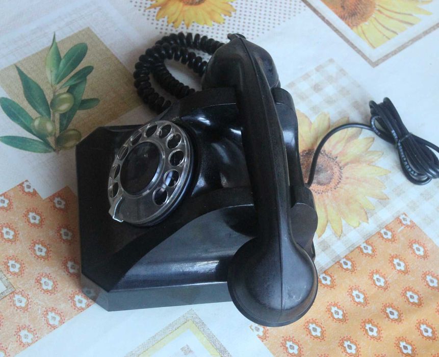 Телефон от бакелит - български