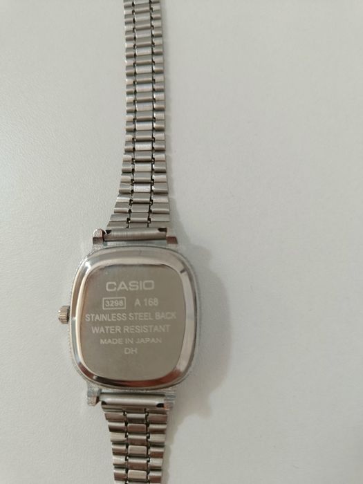 Продаю часы женские