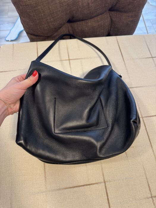 Дамска чанта със среден размер