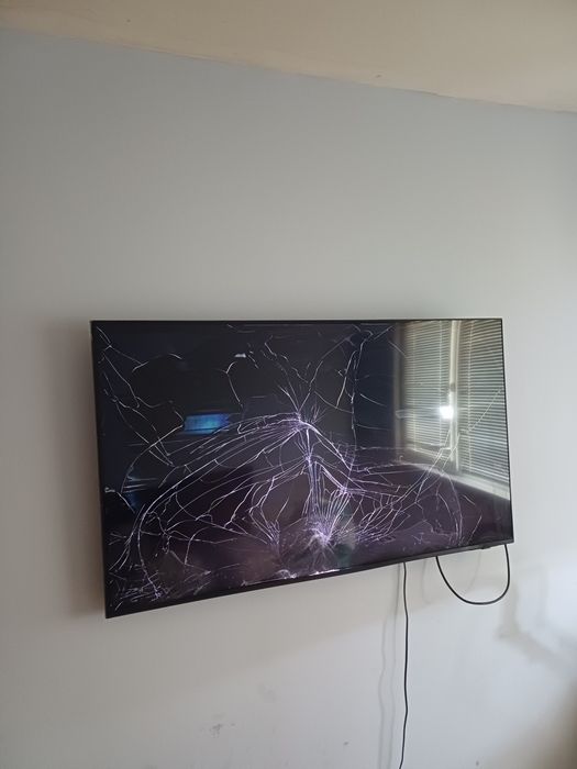 Samsung 50" UE50DU7102UXH – за части или ремонт