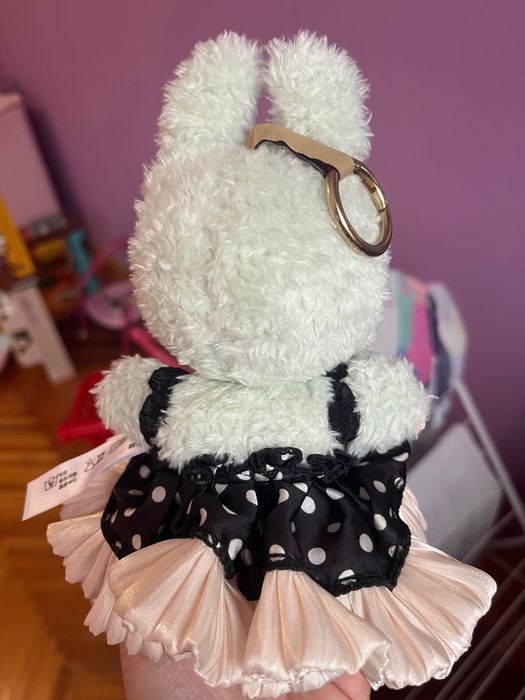 Лабубу   с рокля