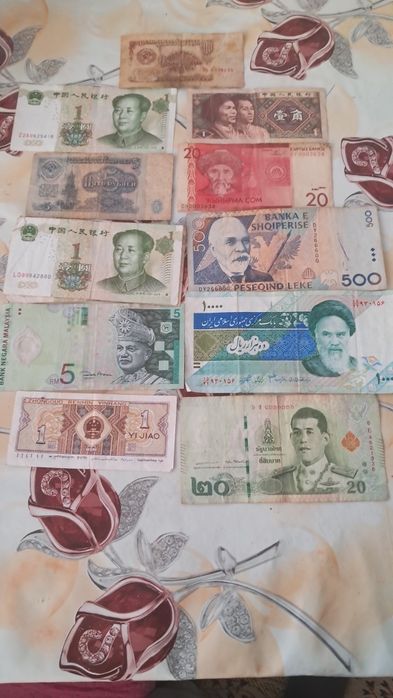 Купюры разные продаётся продаётся