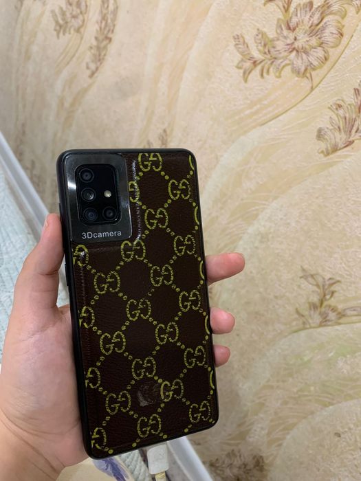 Самсунг А71  в хорошем состояние