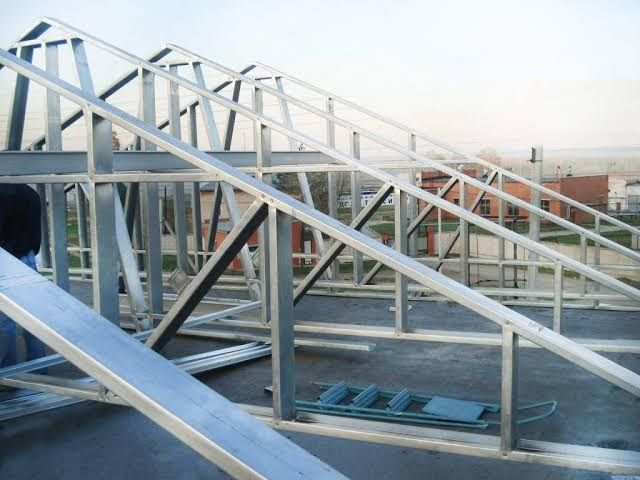 Сварщик Электро газа сварки матала конструкции