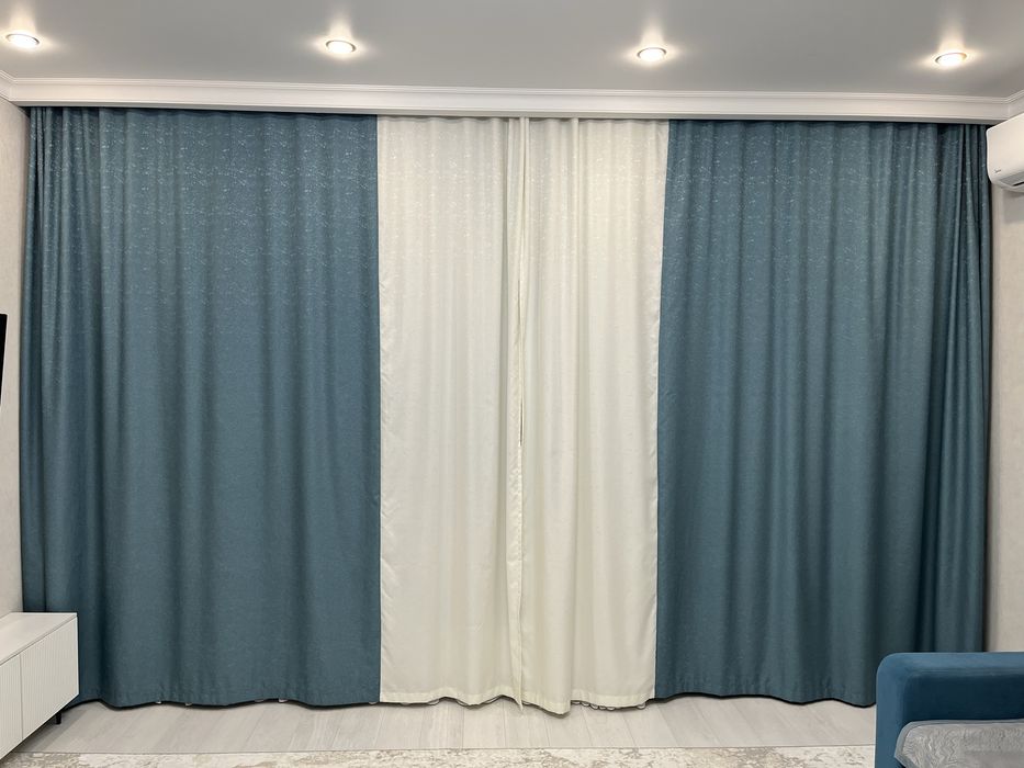 Диван угловой трехметровый со шторами