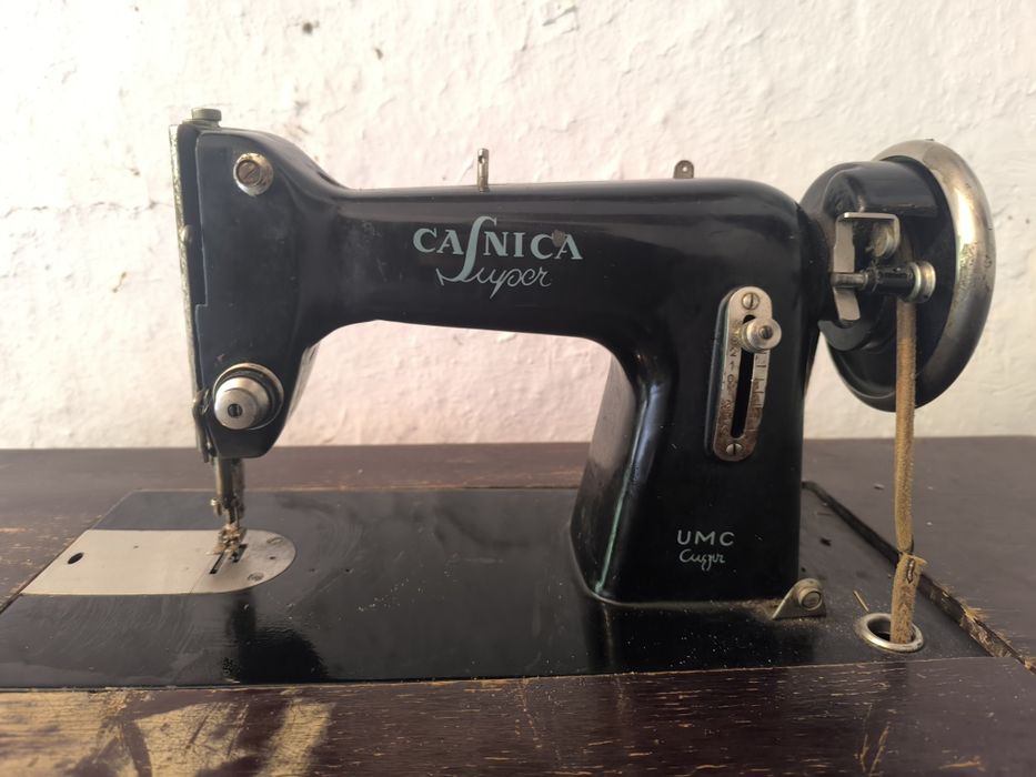Masina de cusut Casnica Super, cadru fonta