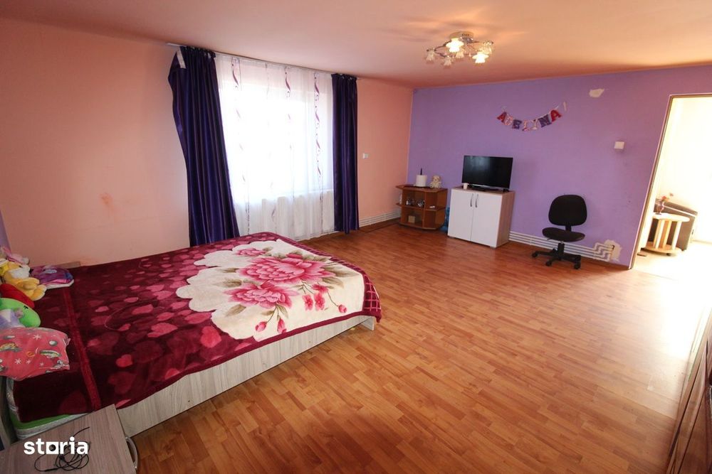 Vând proprietate cu 2 case în Peștișu Mare-Hunedoara, teren 2261mp...