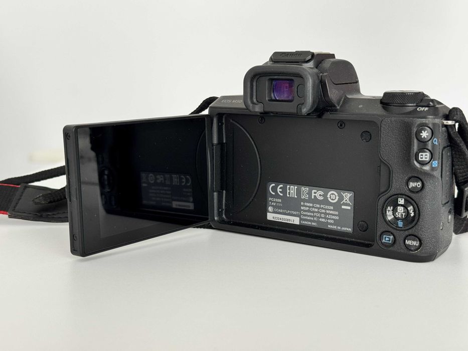 Canon EOS M50 + obiectiv EF-M 15-45mm IS STM — kit complet, la cutie.