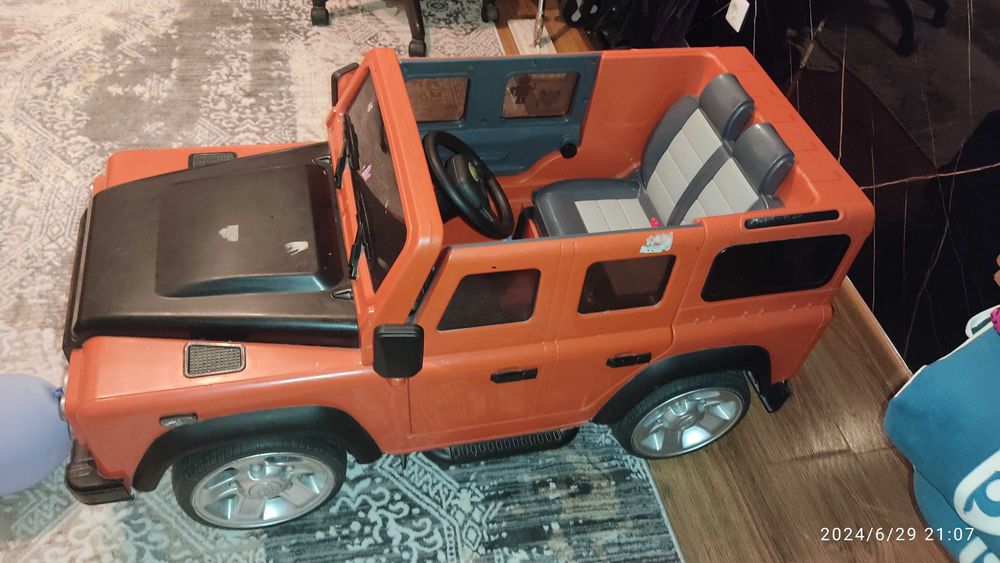 Продам игрушечную машину