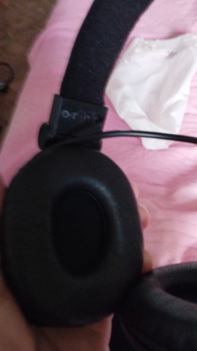 Наушник цвет черный