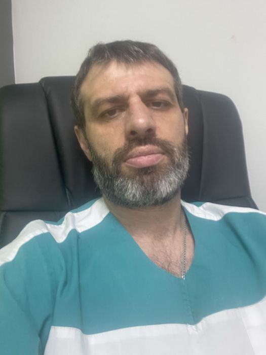 Професиональный массажист