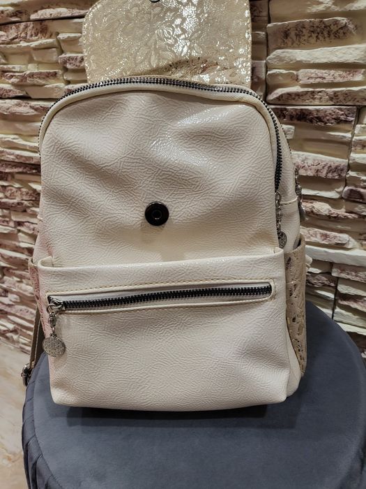 Страхотна Дамска раница