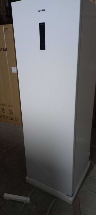 Морозильник вертикальный Aiwa 305лт, с гарантией 3 года+ доставка.