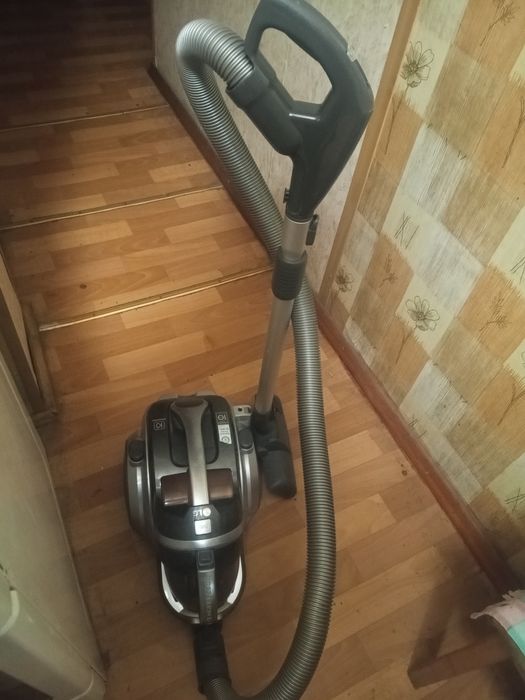 Пылесос рабочий.