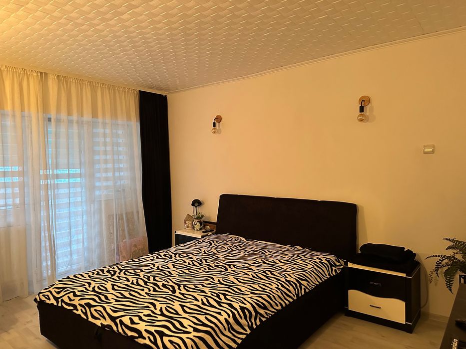 Apartament cu trei camere de vanzare, Barlad, zona centru