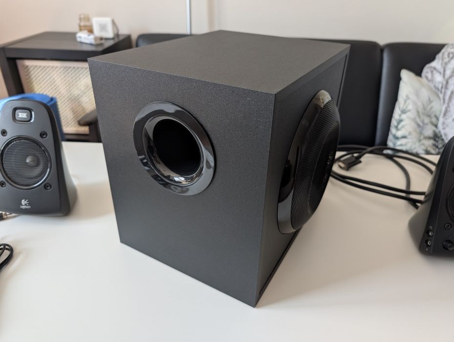 Аудио система Logitech Z623 2.1 200W RMS (400W peak)