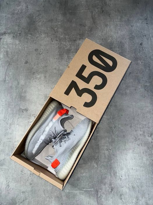 Yeezy Boost 350 V2 Tail Light