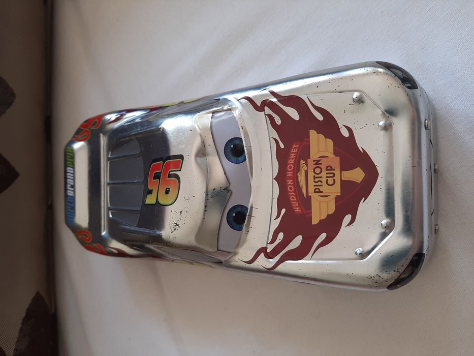 Метална кутия на Маккуин