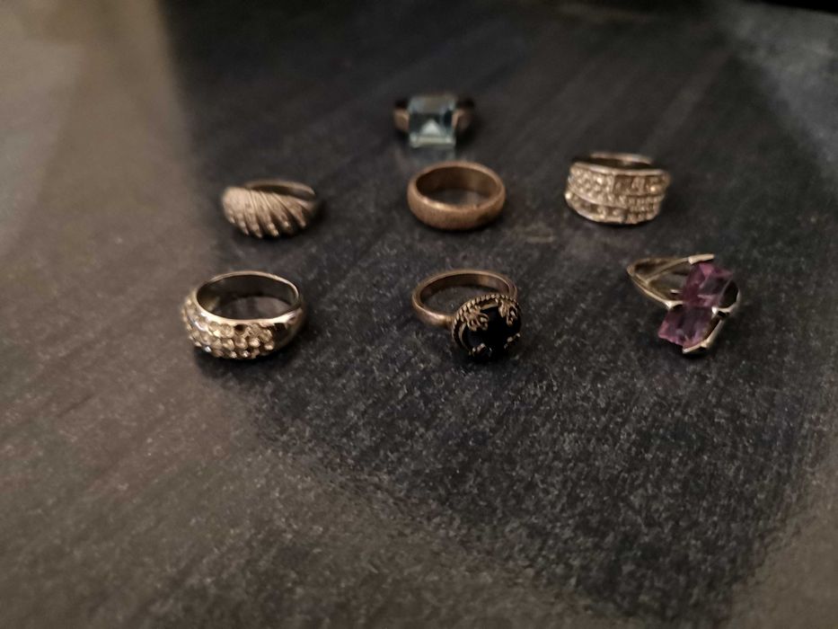 лот пръстени (няма златни или сребърни)