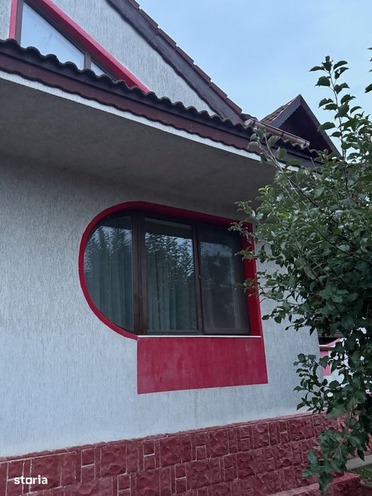Proprietar vand locuință si teren