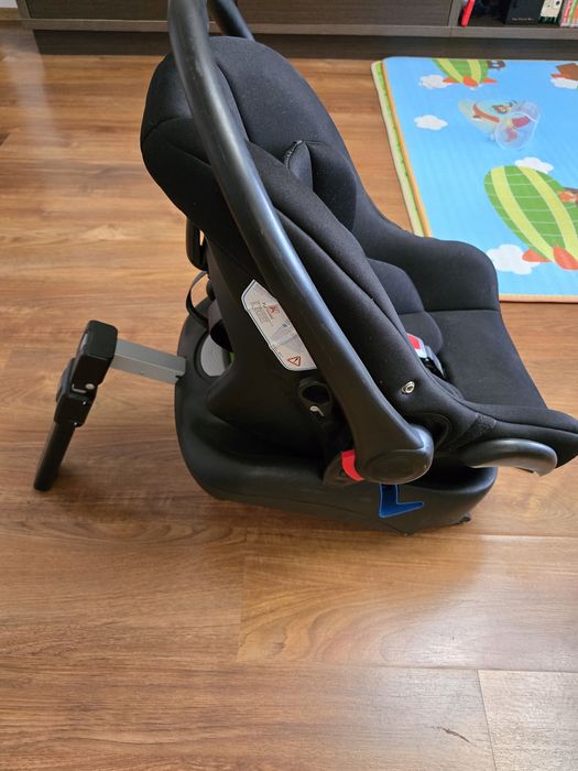 Scoica auto bebe + baza Isofix Karwala – stare foarte buna