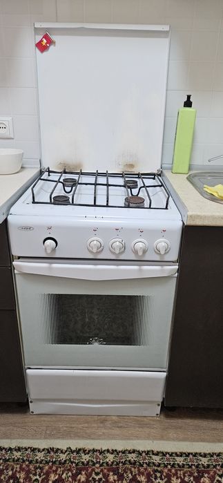 Продам газовую плиту