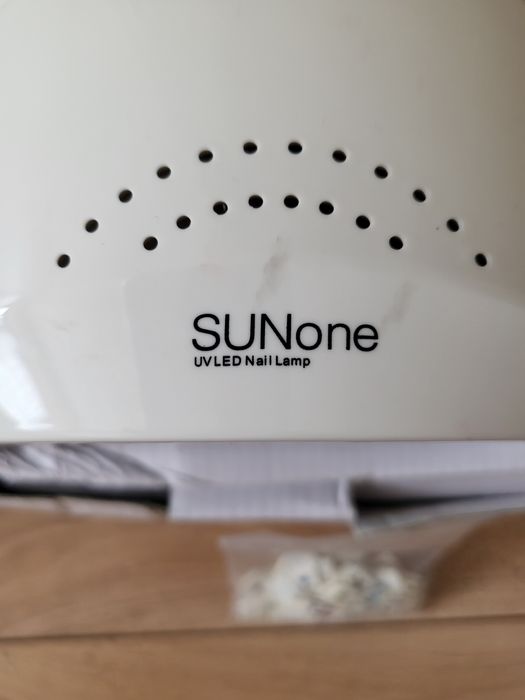 UV/LED лампа за нокти SUNone