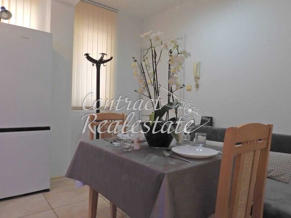 Дава се под наем Двустаен апартамент в Варна, Център - 40 кв.м за 408 € - Снимка #2