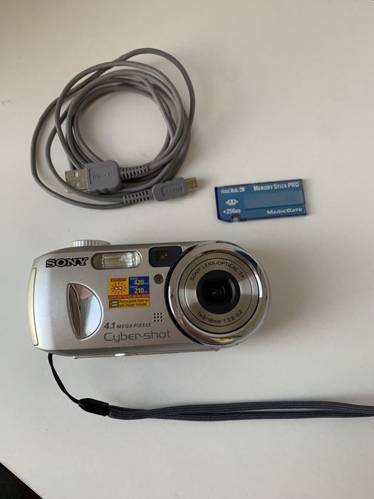 Aparat Foto Vintage Digital SONY Cyber-Shot DSC-P73 Silver 4.1 MP, Senzor Imagine CCD, 3x Optical Zoom, Digital Point & Shot Camera, Made in Japan