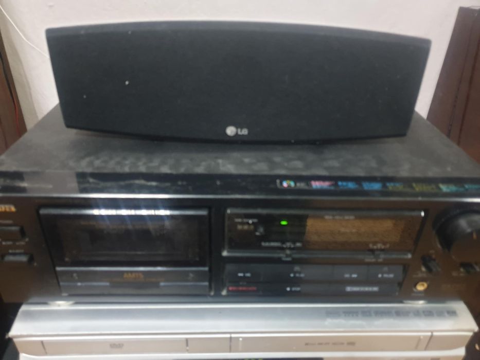 Усилвател  с тунер в отлично състояние.