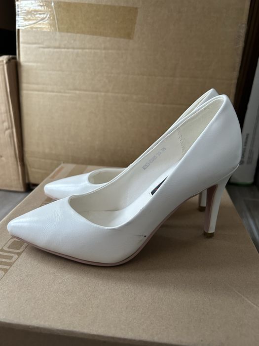 Белые туфли 33р (большемерят)