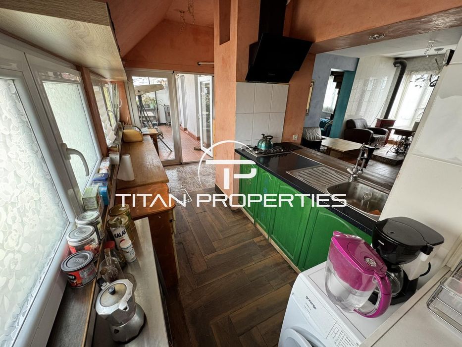 Тристаен апартамент в ж.к Възраждане