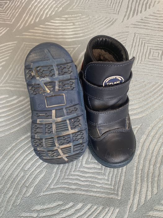 Продам детскую обувь