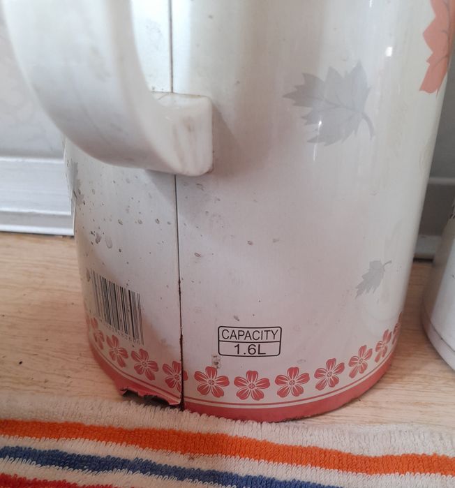 Продается колба для термоса 3 и 1,6 л.