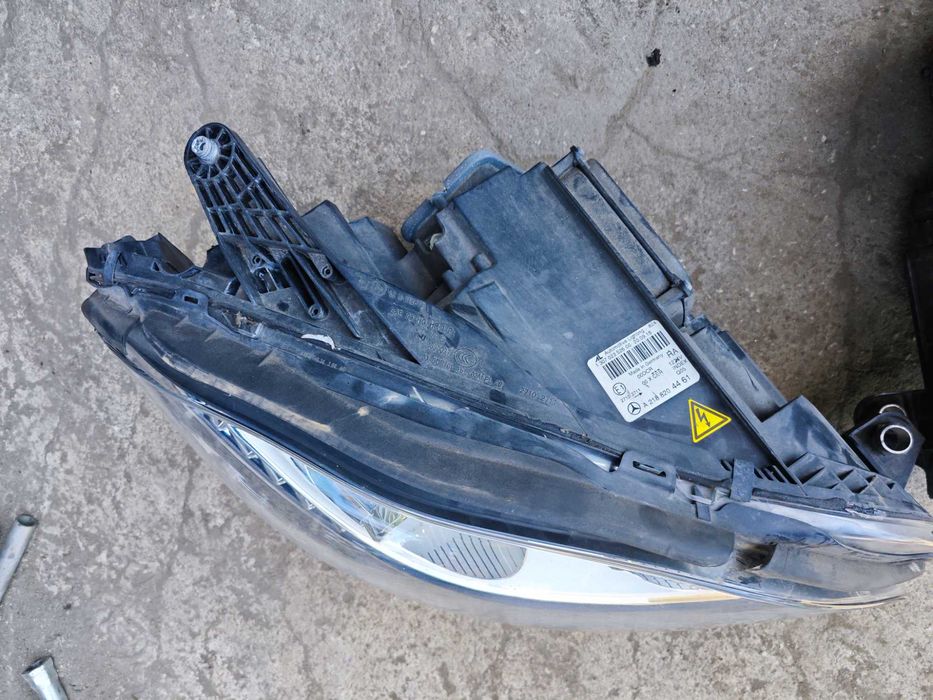 Фарове Mercedes CLS W218 2011 + ксенон добро състияние Мерцедес ЦЛС