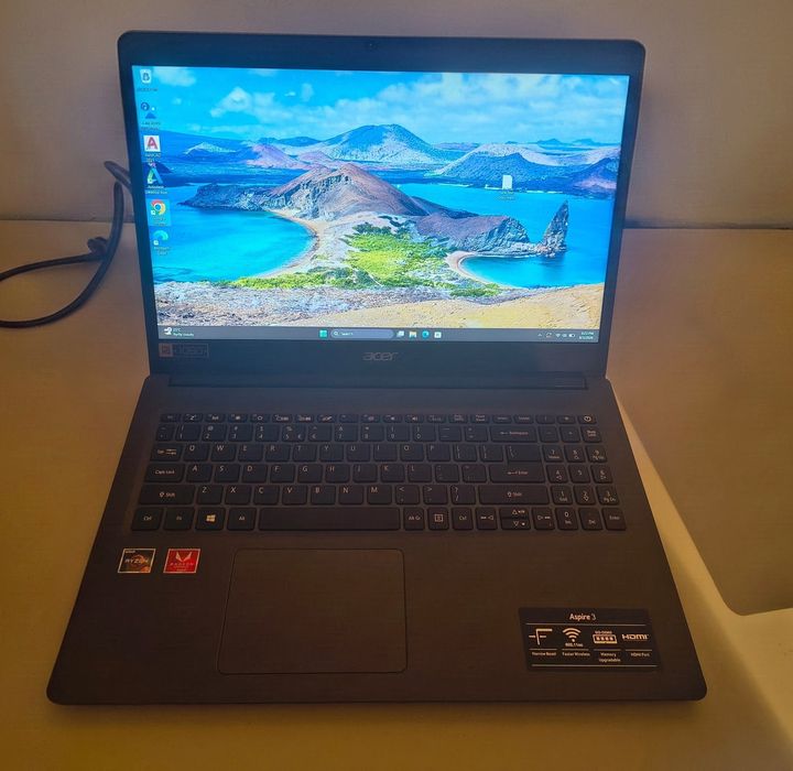 Acer Aspire 3 A315 Ryzen 5 3500U, 8GB Ram, placa video Radeon Vega 8 4GB