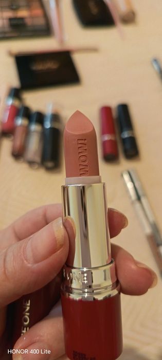 Гримове сенки, червила и гланцове