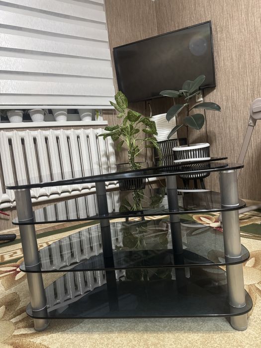 Продается столик для телевизора