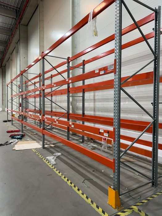 Rafturi metalice Palet