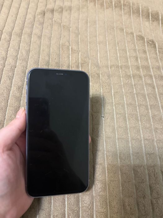 Продам айфон 11